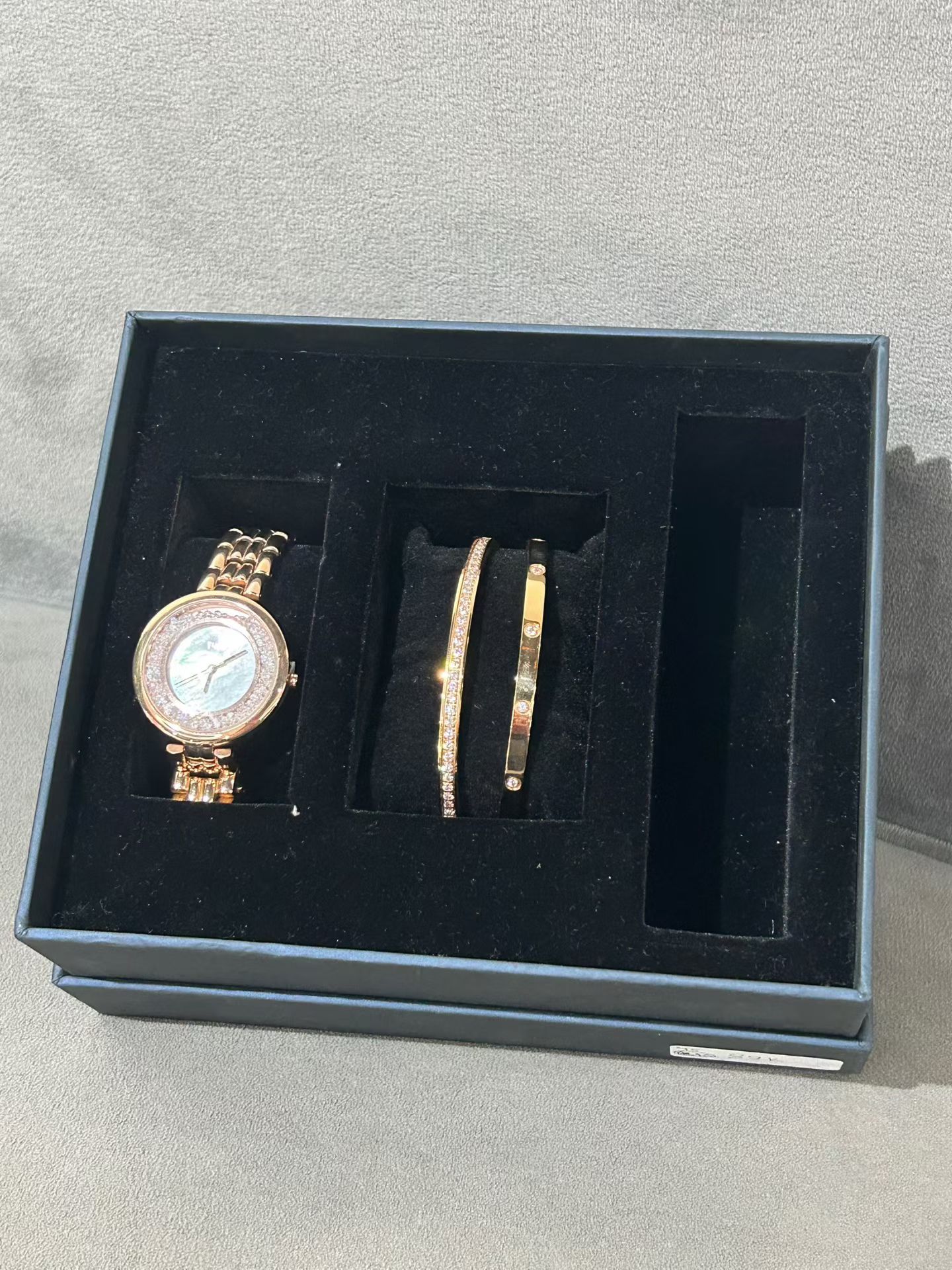 Beautiful Stainless Steel Wristwatch set with Bangles